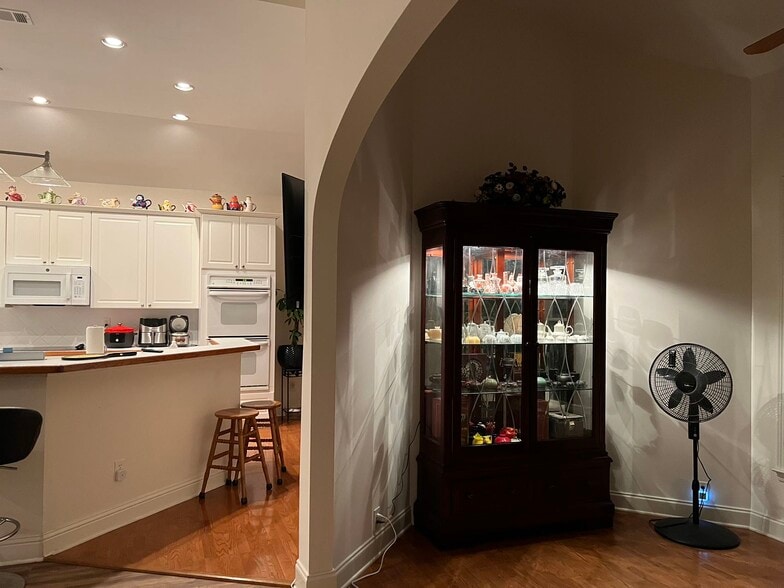 Building Photo - 1209 Wood Iris Ln