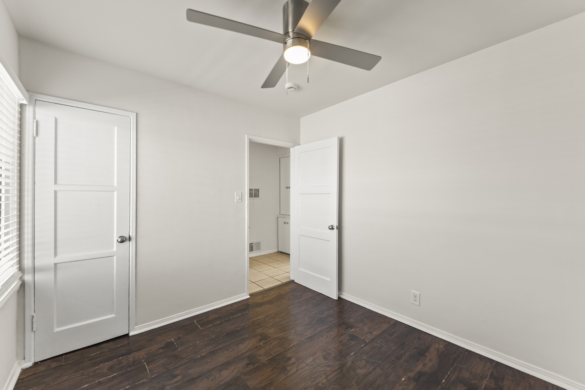 Building Photo - 1339 W 109th St
