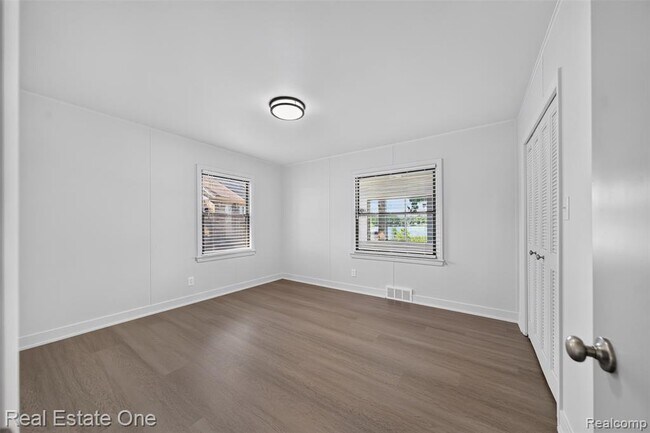 Building Photo - 2079 Klingensmith Rd