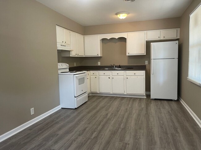 Building Photo - 2bd 1 ba Duplex in Hermitage