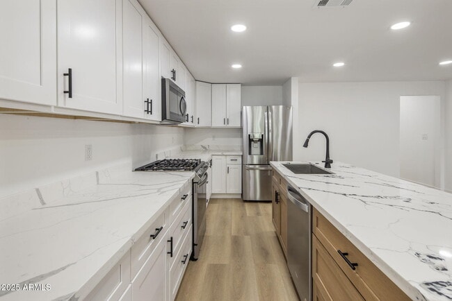 Building Photo - 1440 E Pierce St