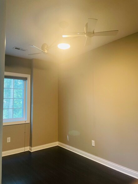 Building Photo - 5670 Honey Locust Dr