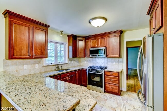Building Photo - 109 Edgewood Dr