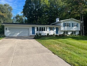 Building Photo - 1365 Heather Dr