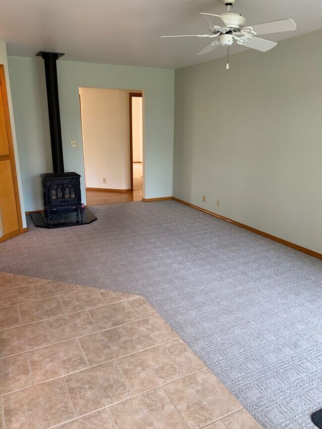 Building Photo - Well maintained 3 bed 2 bath rambler home in quiet Zenith neighborhood in Des Moines