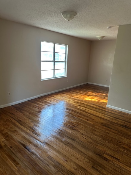 Building Photo - 1905 Connor Ave