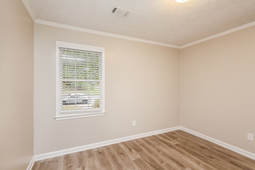 Building Photo - 3881 Wintergreen Ct