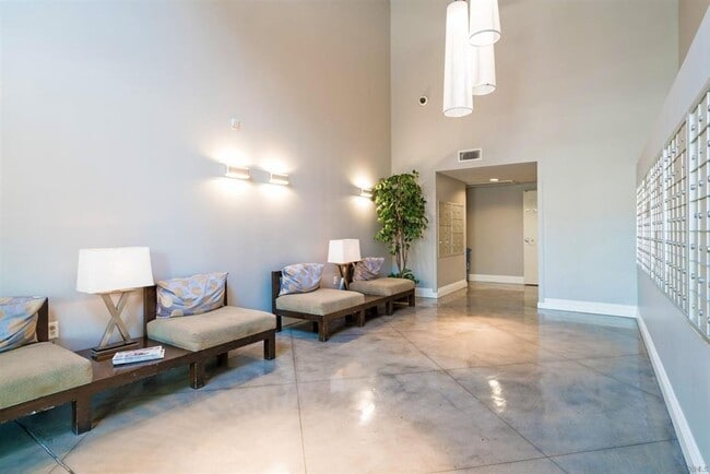 Building Photo - Beautiful One Bedroom Condo in the " Piazza Palermo." building! Pet considered!!