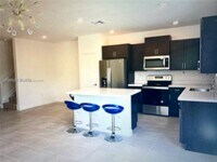 Building Photo - 2418 SE 10th St