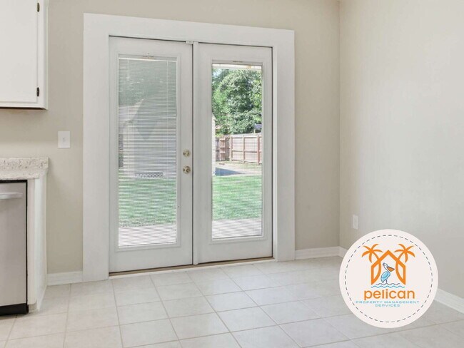Building Photo - "Charming 3-Bedroom Retreat on Deedra Avenue - Spacious Living at 1325 Sq Ft in Pensacola!"