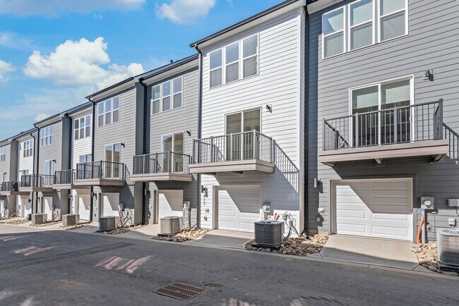 Building Photo - (Move-in Special) 3 Bedroom Townhome in LoSo!