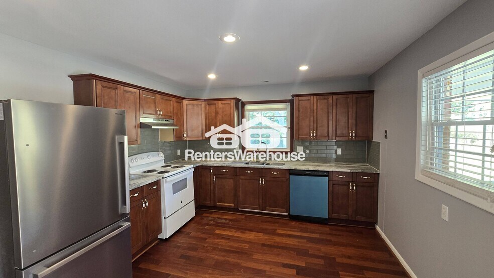 Building Photo - 1305 Panola Rd