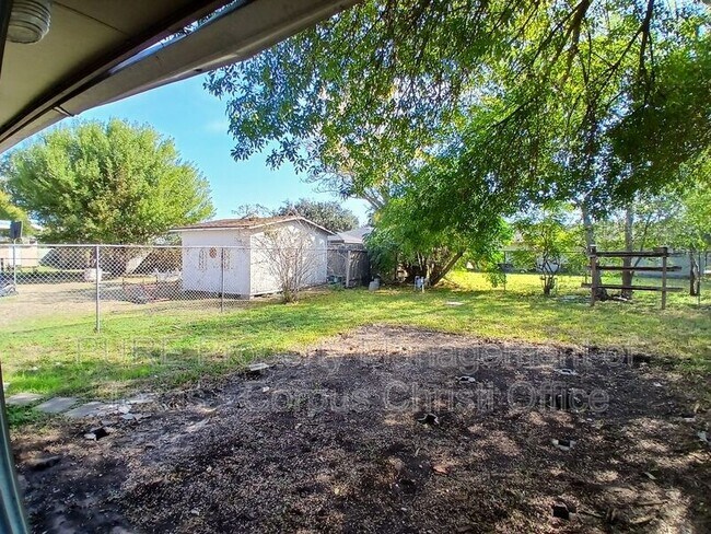 Building Photo - 1726 Lesle Ln