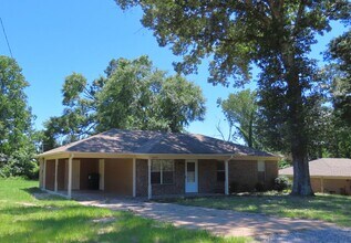 Building Photo - Whitehouse ISD! Lovely 3 Bedroom, 2 Bath Home