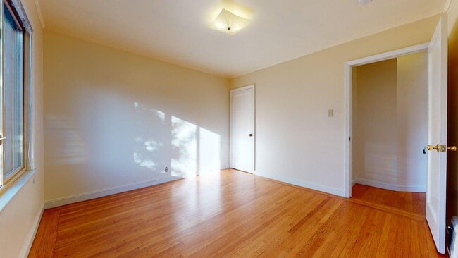 Building Photo - Flexible 4BD/3BA Home w/ Bonus Private Suite – Steps to Taraval Shops
