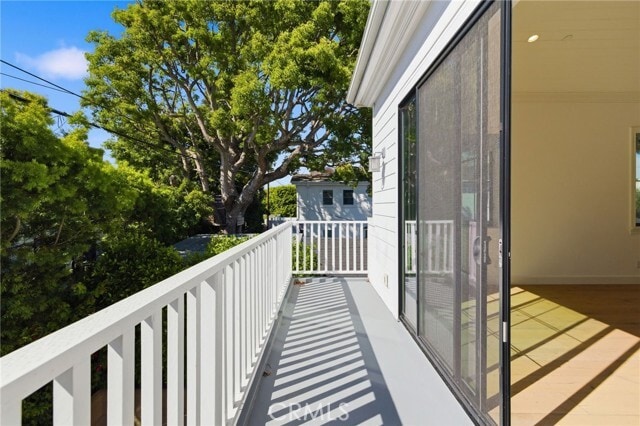 Building Photo - 1405 Oak Ave