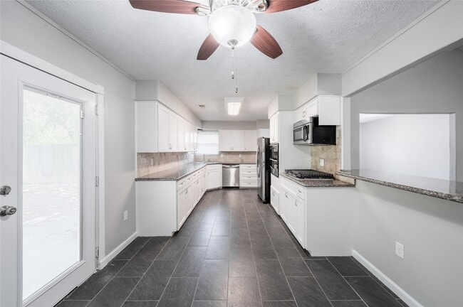 Building Photo - 809 Newport Blvd