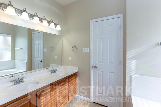 Building Photo - 212 Crowfoot Dr