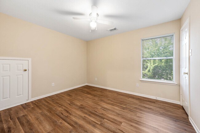 Building Photo - 1835 Taylor Creek Dr