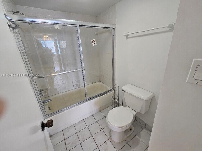 Building Photo - 18031 Biscayne Blvd