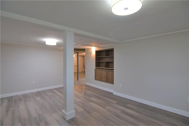 Building Photo - 5 Holten Ave