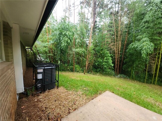 Building Photo - 2830 Knollview Dr