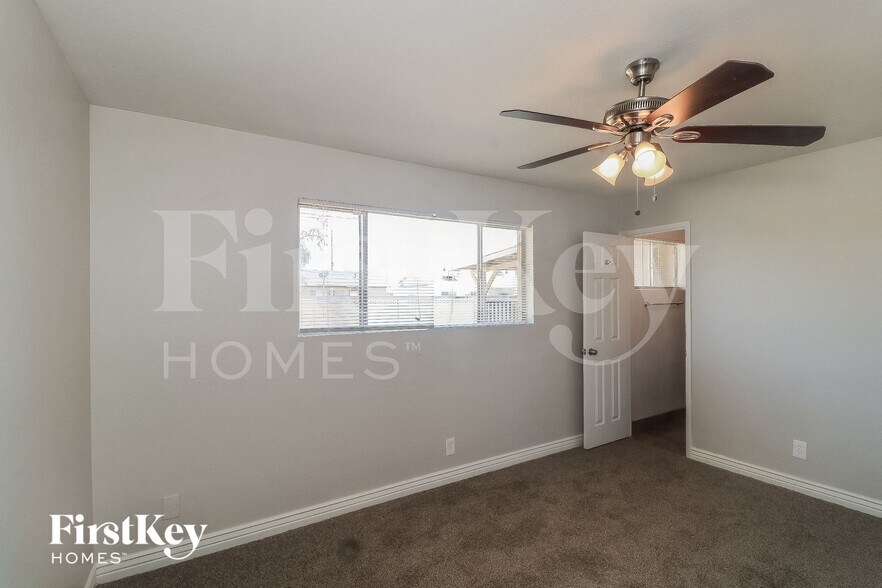 Building Photo - 3301 W Windrose Dr