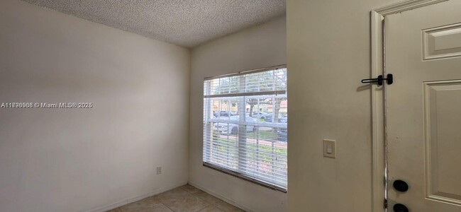 Building Photo - 10342 Fox Trail Rd S