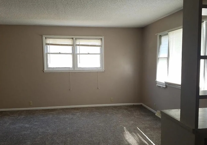 Building Photo - 2511 Rockhurst Rd