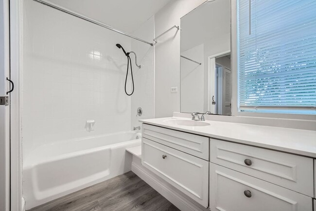 Building Photo - Golf course views in LVCC