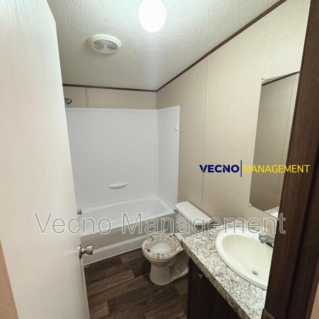 Building Photo - 842 Corinne Dr