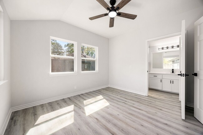 Building Photo - 6527 Rippling Hollow Dr