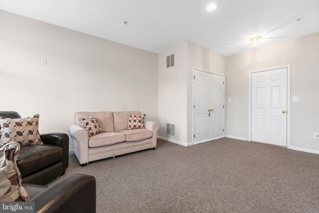 Building Photo - 709 Gaither Rd