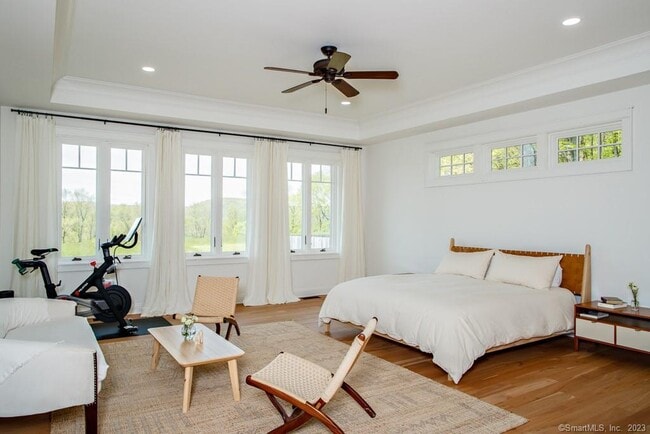 Building Photo - 121 Quaker Hill Rd