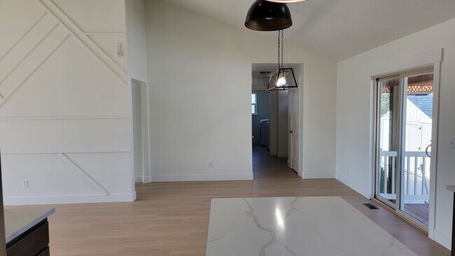 Building Photo - Large and Spacious Lehi Home