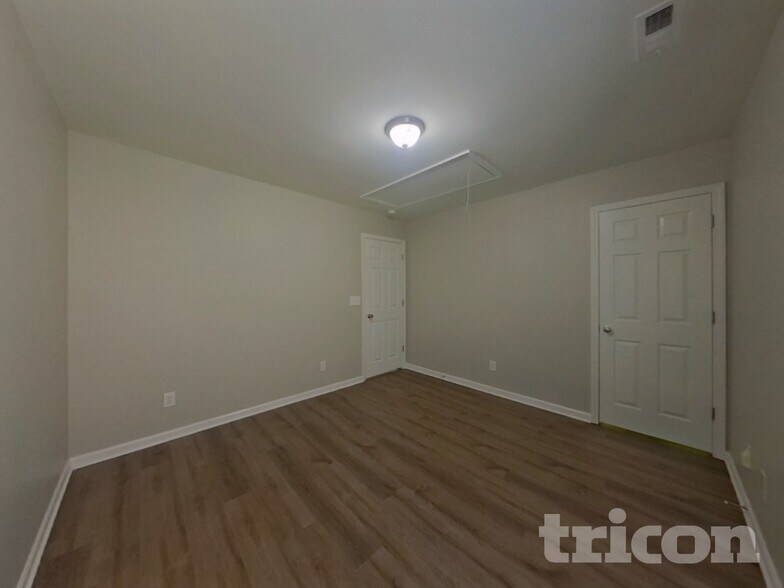 Building Photo - 11035 Elven Dr