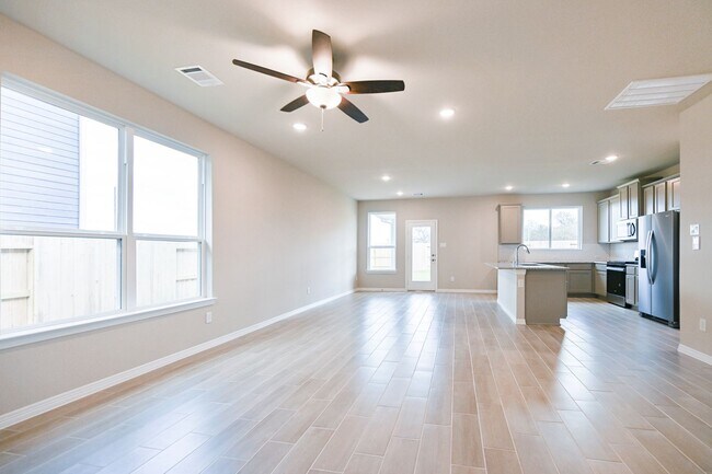 Building Photo - Brand new, contemporary 1-story home. FRID...
