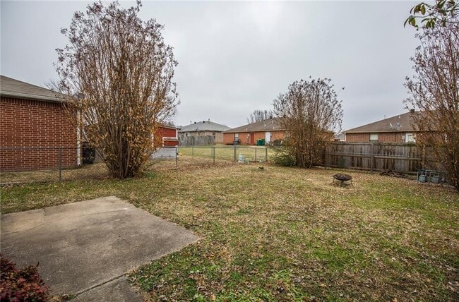 Building Photo - 5905 Sara St