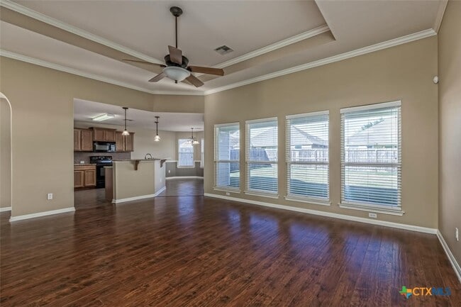 Building Photo - 5610 Alexandria Dr
