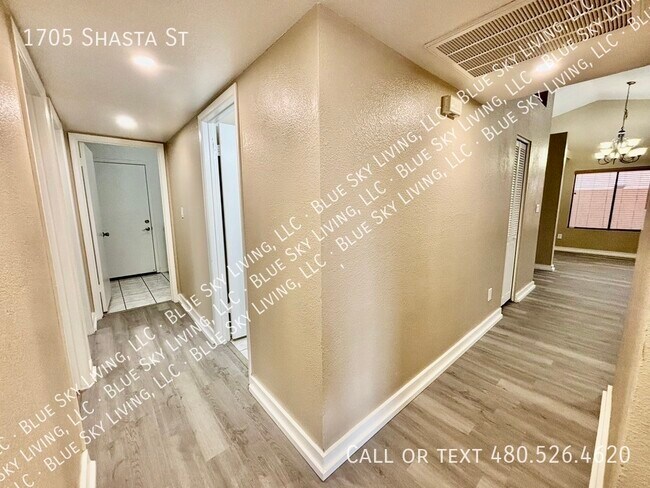 Building Photo - 1705 Shasta St