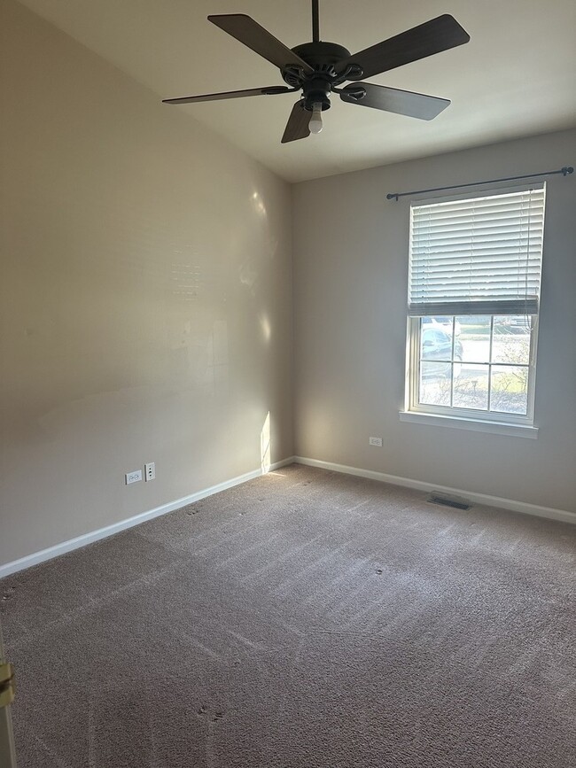 Building Photo - 1211 Bluejay Ln