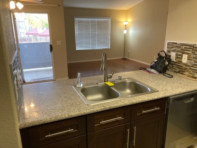 Building Photo - Gated community just minutes south of the strip, 2br/2bath, 2nd floor condo.