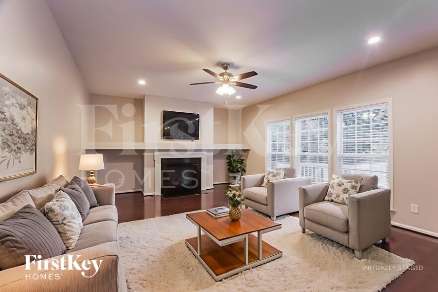 Building Photo - 2336 Equestrian Dr