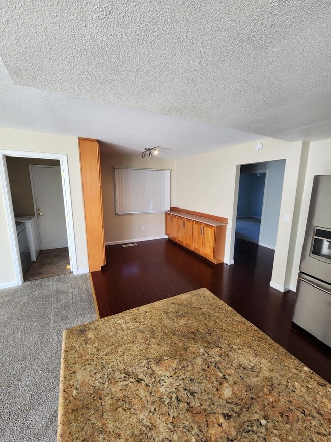 Building Photo - 735 Wedgewood Dr