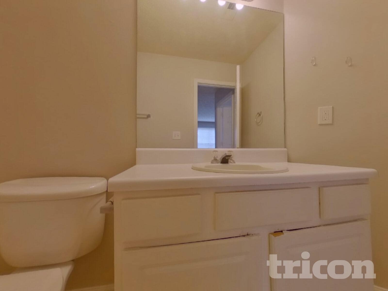 Building Photo - 3020 Lake Park Ct