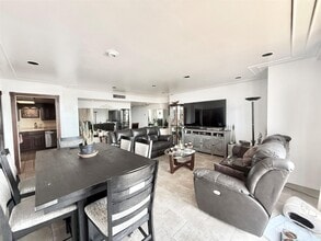 Building Photo - 2016 Main St