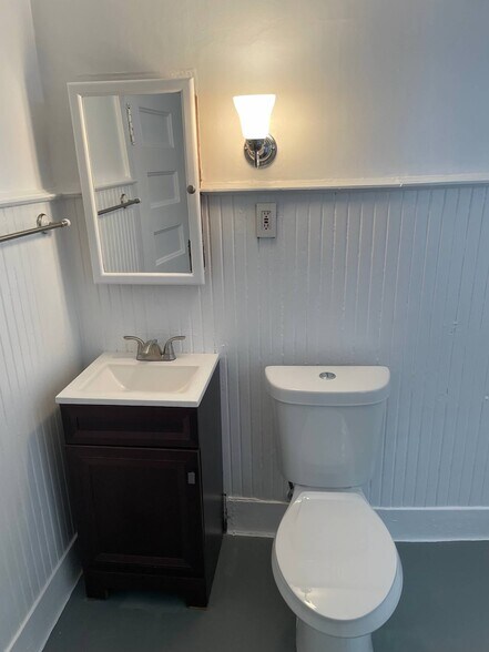 Building Photo - 329 Elmwood Ave