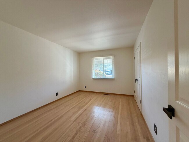 Building Photo - 3 Bedroom 2 Bathroom Single Level Napa Brown's Valley Home