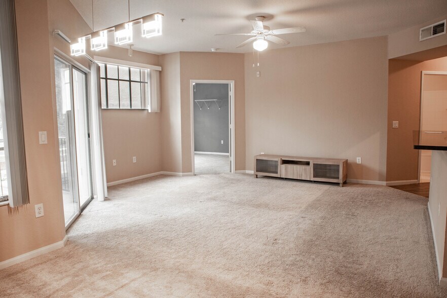 Building Photo - 5125 Palm Springs Blvd