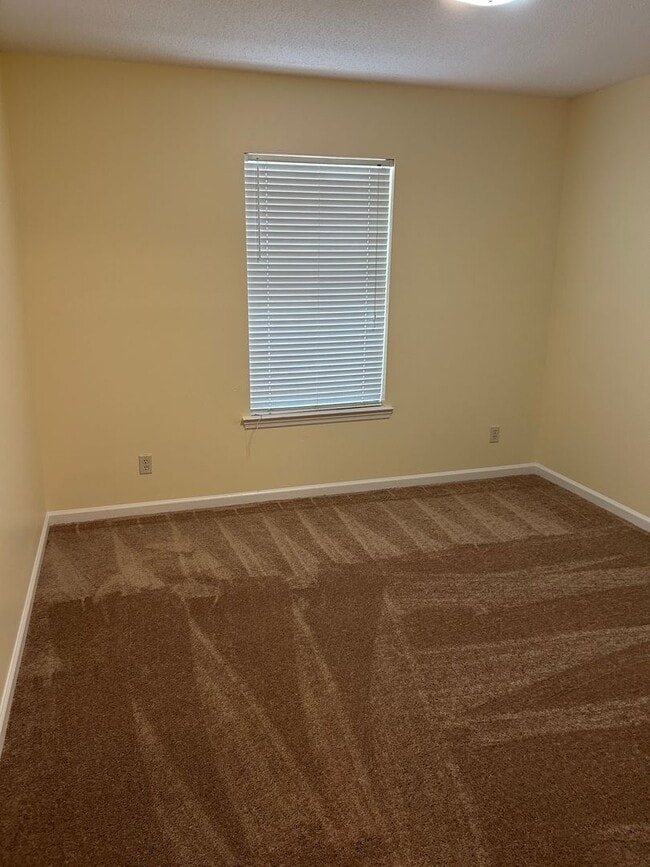 Building Photo - 126 Dukes Way